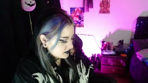 Snapshot of arianauwu666 chatting on 06/12/26, 09:46 help me 100 hands up my OF is Free online show from 06/12/26, 09:46