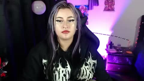 Snapshot of arianauwu666 chatting on 07/11/26, 12:24 help me 100 hands up my OF is Free online show from 07/11/26, 12:24
