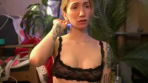 Olivka online show from 04/11/26, 01:37