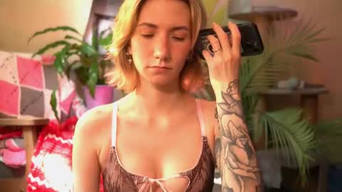 Snapshot of arianna_richi chatting on 07/12/26, 11:34 Olivka online show from 07/12/26, 11:34