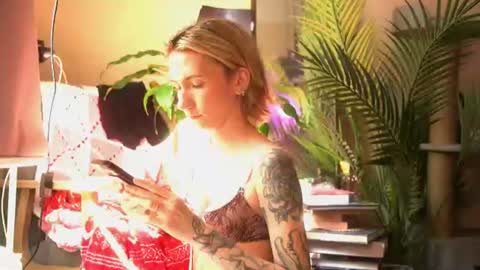 Snapshot of arianna_richi chatting on 07/16/26, 12:11 Olivka online show from 07/16/26, 12:11