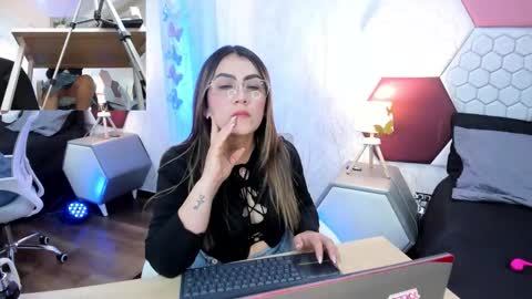 Snapshot of ariarous chatting on 05/23/26, 04:44 aria online show from 05/23/26, 04:44