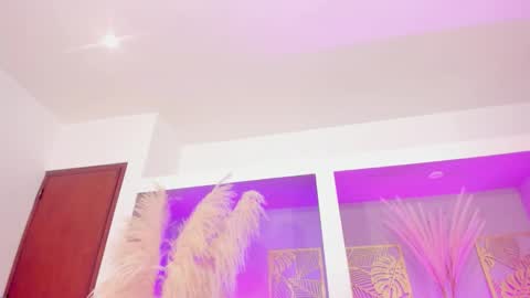 ariarusso_ online show from 12/17/25, 08:26