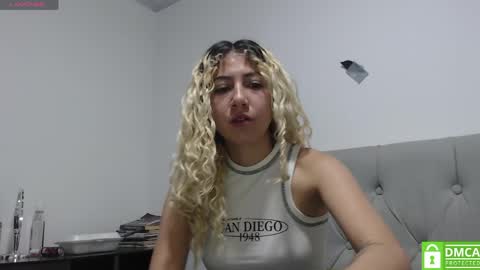 Snapshot of aribunnie chatting on 05/26/26, 08:32 Ari Bunnie online show from 05/26/26, 08:32