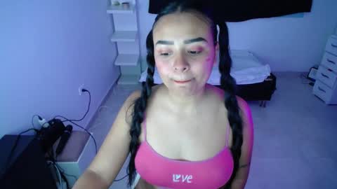 Snapshot of ariel_princess02 chatting on 01/22/25, 02:37 daniella online show from 01/22/25, 02:37