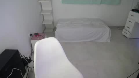 Snapshot of ariel_princess02 chatting on 03/01/25, 02:04 daniella online show from 03/01/25, 02:04