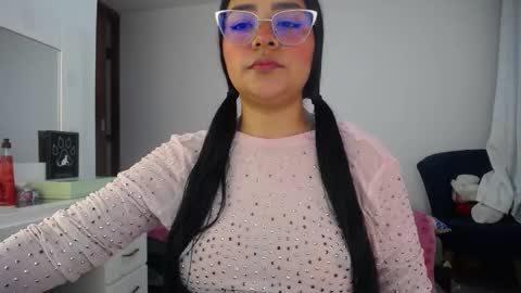 Snapshot of ariel_princess02 chatting on 10/22/25, 02:45 daniella online show from 10/22/25, 02:45