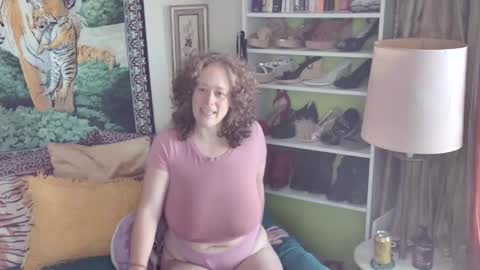 Arielle Ari online show from 10/31/25, 03:57