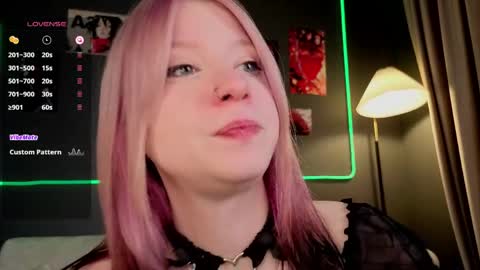 Snapshot of arielabradberry chatting on 05/12/26, 03:42 Ariel online show from 05/12/26, 03:42