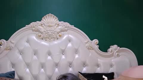 Ariel online show from 09/18/25, 09:17