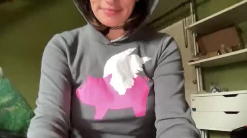 ariel  colin when hes here online show from 01/05/26, 07:28