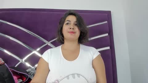 Snapshot of ariht chatting on 12/15/24, 06:29 ariht online show from 12/15/24, 06:29