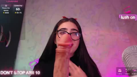 Snapshot of arii_vega chatting on 01/15/25, 01:56 ARII VEGA online show from 01/15/25, 01:56