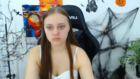 arinabelle online show from 10/24/25, 03:36