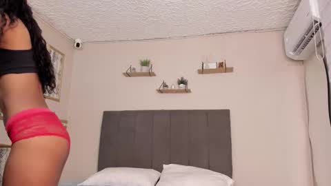 Aris Emma online show from 10/26/25, 07:20