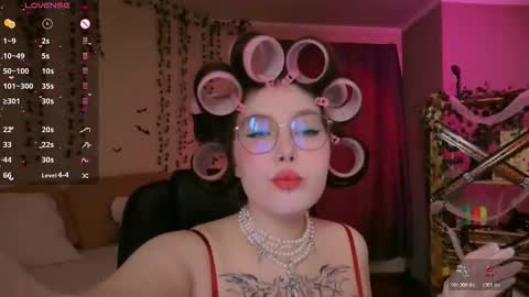 Astrid online show from 10/28/25, 01:53