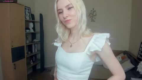 Snapshot of arlavitullo chatting on 07/17/26, 06:53 Emily online show from 07/17/26, 06:53