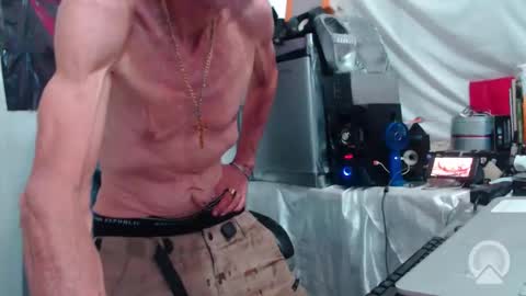 Snapshot of armaduradeacero chatting on 09/26/25, 10:47 armaduradeacero online show from 09/26/25, 10:47