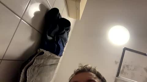 armyskater32 online show from 10/17/25, 08:44