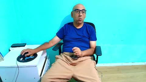 arnelux72 online show from 04/03/26, 05:27