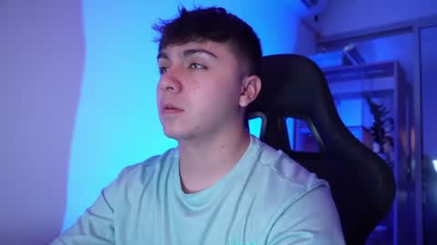 Snapshot of aron__cooper chatting on 06/19/26, 01:37 aron__cooper online show from 06/19/26, 01:37