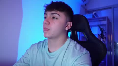 Snapshot of aron__cooper chatting on 07/04/26, 02:29 aron__cooper online show from 07/04/26, 02:29