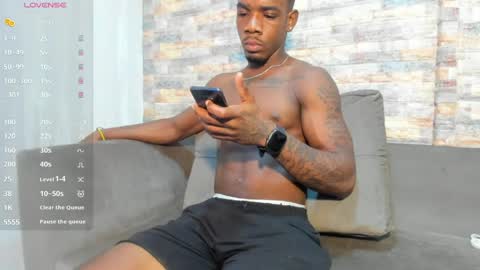 Snapshot of aron_clark chatting on 05/05/26, 12:13 A R O N online show from 05/05/26, 12:13