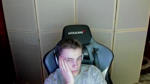 Snapshot of aron_neall chatting on 12/03/24, 05:20 biggest penis online show from 12/03/24, 05:20