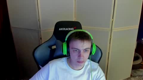 Snapshot of aron_neall chatting on 12/13/24, 01:26 biggest penis online show from 12/13/24, 01:26