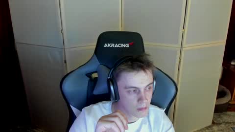 Snapshot of aron_neall chatting on 12/13/24, 04:33 biggest penis online show from 12/13/24, 04:33