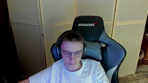 Snapshot of aron_neall chatting on 12/14/24, 01:39 biggest penis online show from 12/14/24, 01:39