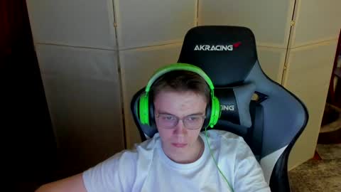 Snapshot of aron_neall chatting on 12/15/24, 07:02 biggest penis online show from 12/15/24, 07:02