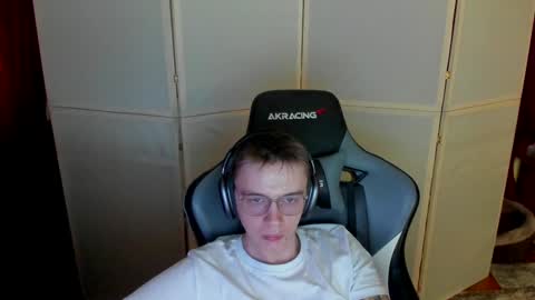 Snapshot of aron_neall chatting on 12/15/24, 10:07 biggest penis online show from 12/15/24, 10:07