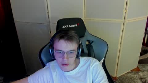 Snapshot of aron_neall chatting on 12/15/24, 08:25 biggest penis online show from 12/15/24, 08:25