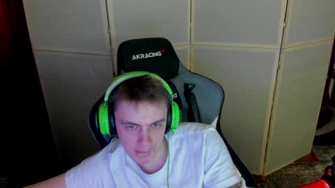 Snapshot of aron_neall chatting on 12/16/24, 02:47 biggest penis online show from 12/16/24, 02:47