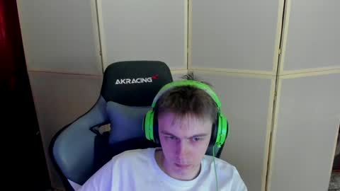 Snapshot of aron_neall chatting on 12/18/24, 04:09 biggest penis online show from 12/18/24, 04:09