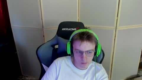 Snapshot of aron_neall chatting on 12/18/24, 07:15 biggest penis online show from 12/18/24, 07:15