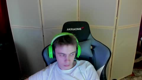 Snapshot of aron_neall chatting on 12/19/24, 09:29 biggest penis online show from 12/19/24, 09:29