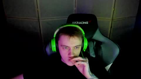 Snapshot of aron_neall chatting on 12/21/24, 04:30 biggest penis online show from 12/21/24, 04:30