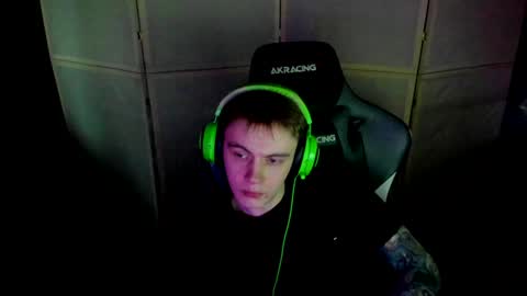 Snapshot of aron_neall chatting on 12/21/24, 07:35 biggest penis online show from 12/21/24, 07:35