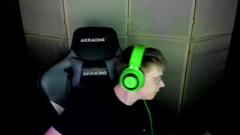 Snapshot of aron_neall chatting on 12/23/24, 06:22 biggest penis online show from 12/23/24, 06:22