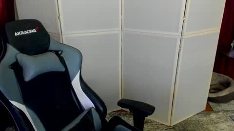 Snapshot of aron_neall chatting on 12/29/24, 08:00 biggest penis online show from 12/29/24, 08:00