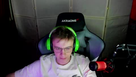 Snapshot of aron_neall chatting on 01/06/25, 10:35 biggest penis online show from 01/06/25, 10:35