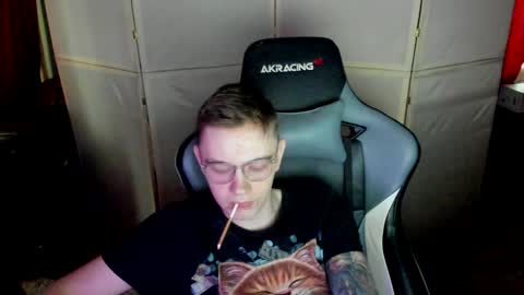 Snapshot of aron_neall chatting on 01/08/25, 10:37 biggest penis online show from 01/08/25, 10:37