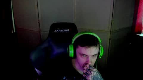 Snapshot of aron_neall chatting on 01/13/25, 09:41 biggest penis online show from 01/13/25, 09:41