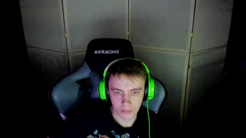 Snapshot of aron_neall chatting on 01/15/25, 05:37 biggest penis online show from 01/15/25, 05:37