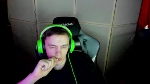 Snapshot of aron_neall chatting on 01/24/25, 11:04 biggest penis online show from 01/24/25, 11:04