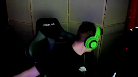 Snapshot of aron_neall chatting on 01/26/25, 11:17 biggest penis online show from 01/26/25, 11:17