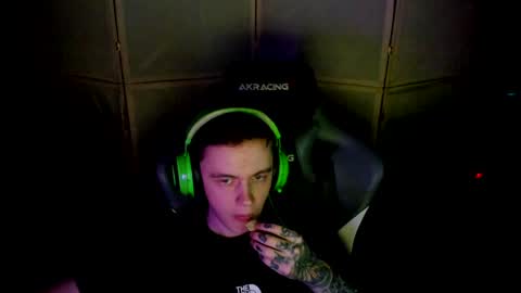 Snapshot of aron_neall chatting on 01/28/25, 02:10 biggest penis online show from 01/28/25, 02:10