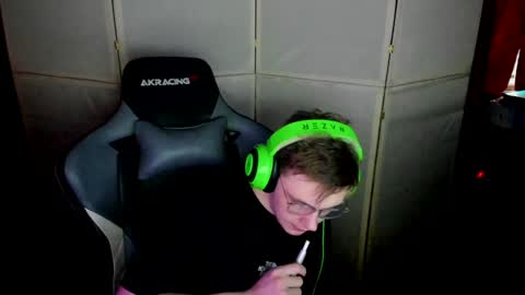 Snapshot of aron_neall chatting on 01/29/25, 10:27 biggest penis online show from 01/29/25, 10:27